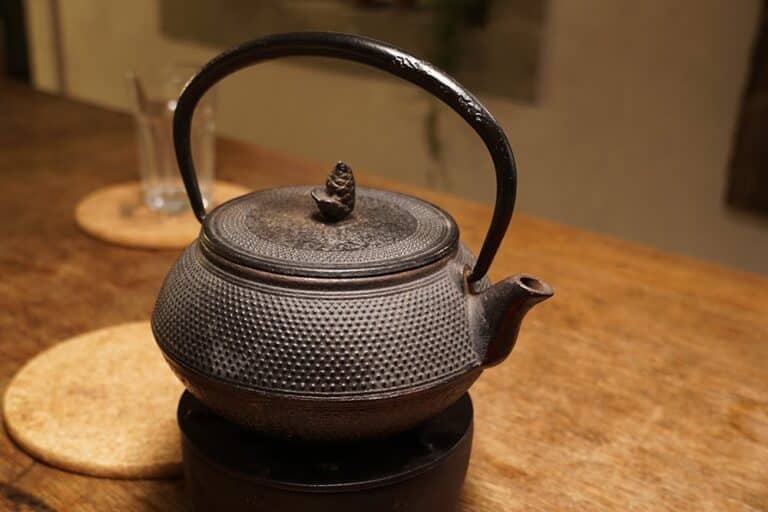 3 Best Cast Iron Teapots (Perfect Cups of Tea Every Time) My Budget