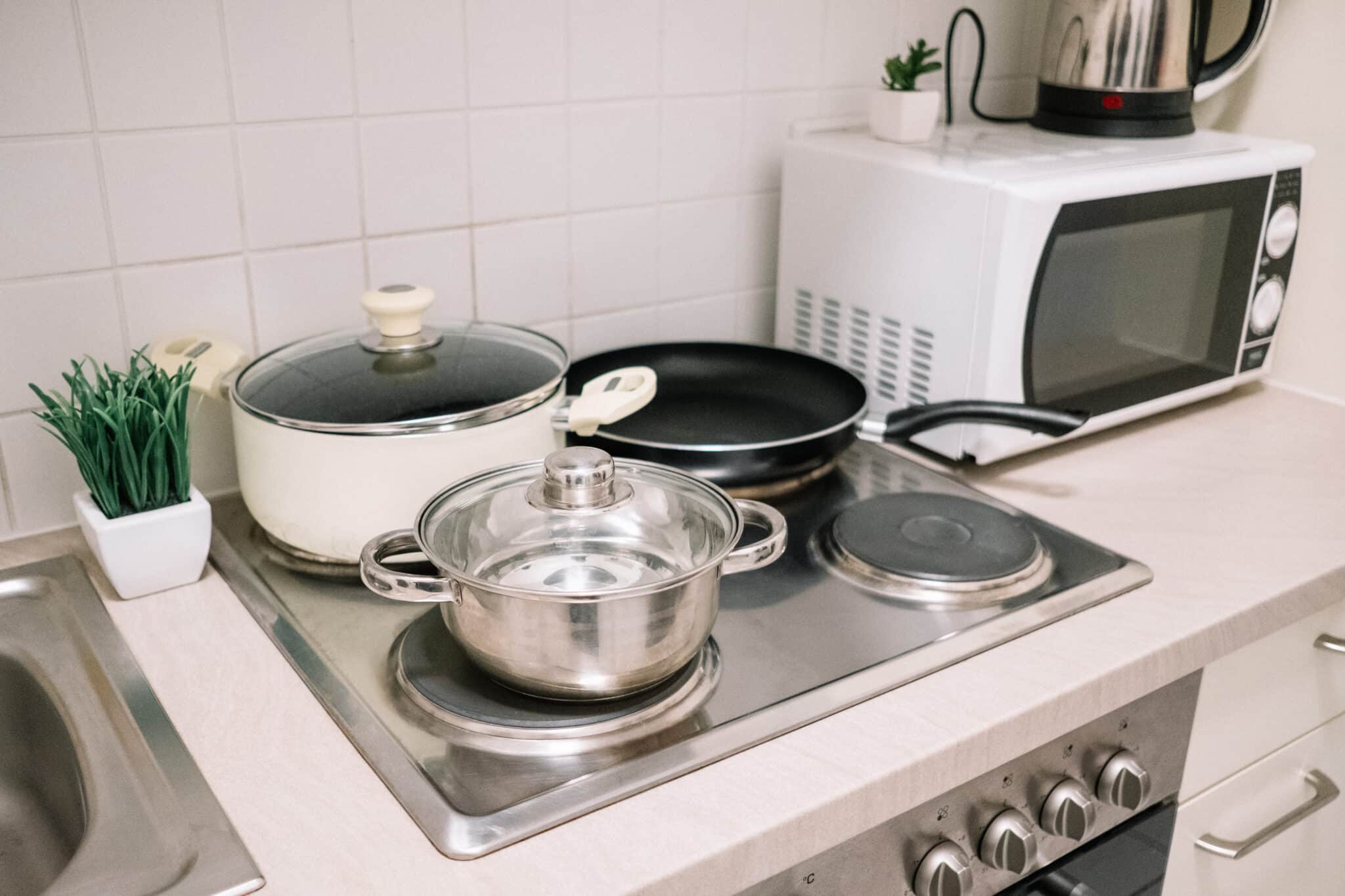 Can You Use Stainless Steel Pans In The Microwave Oven?